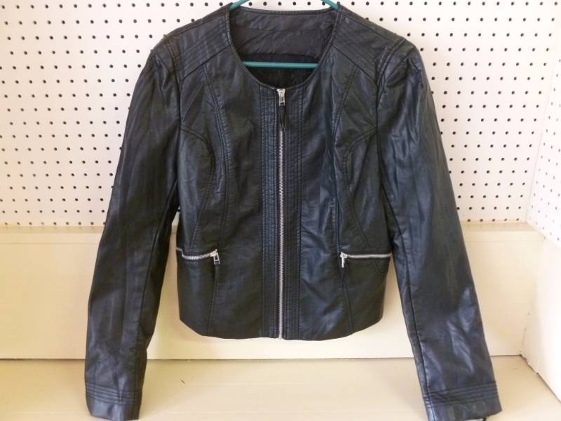 lot 243 image: The Buckle - Ladies Jacket