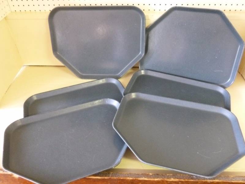 lot 245 image: Food Service Trays