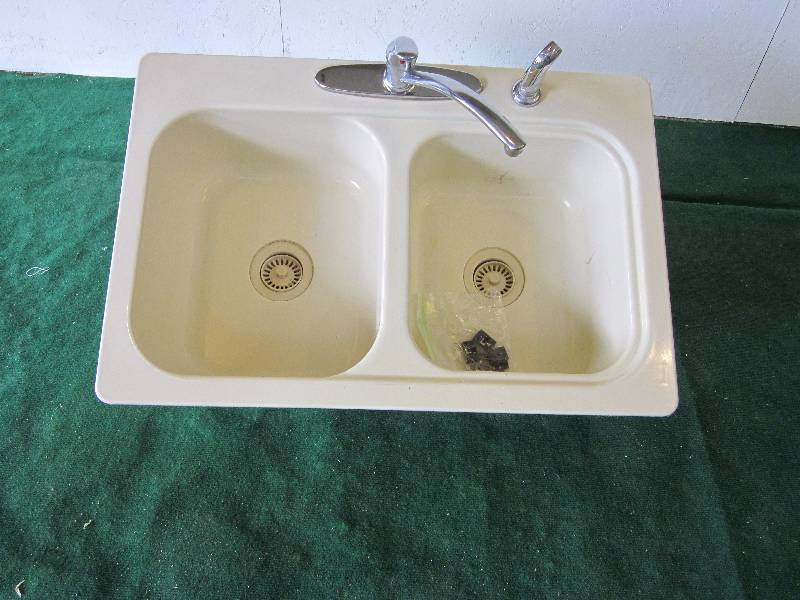 lot 9 image: Kitchen Sink