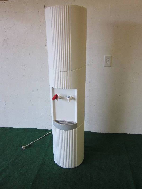 lot 12 image: Hot and Cold Water Dispenser