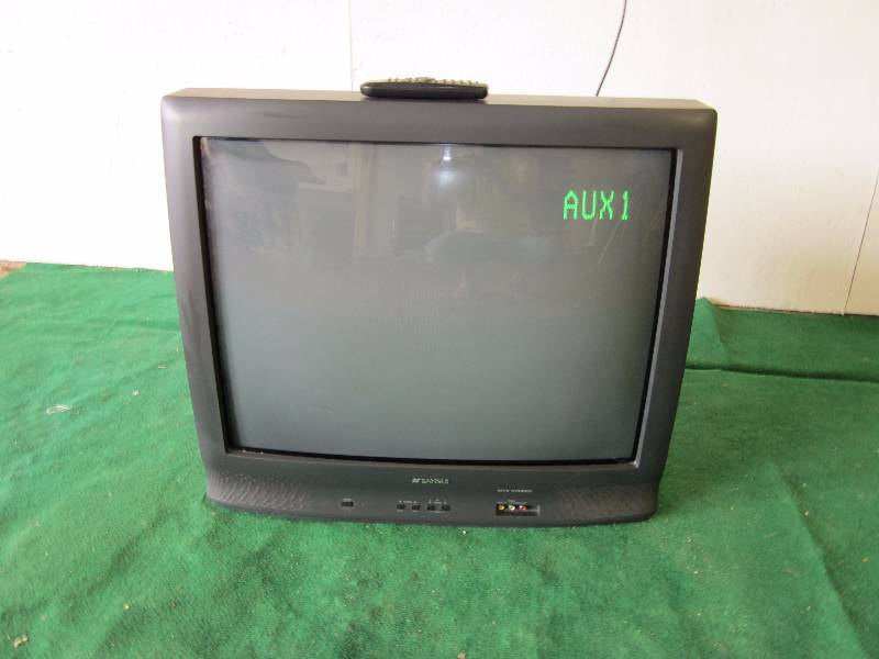 lot 17 image: Sansui 27 TV with Remote