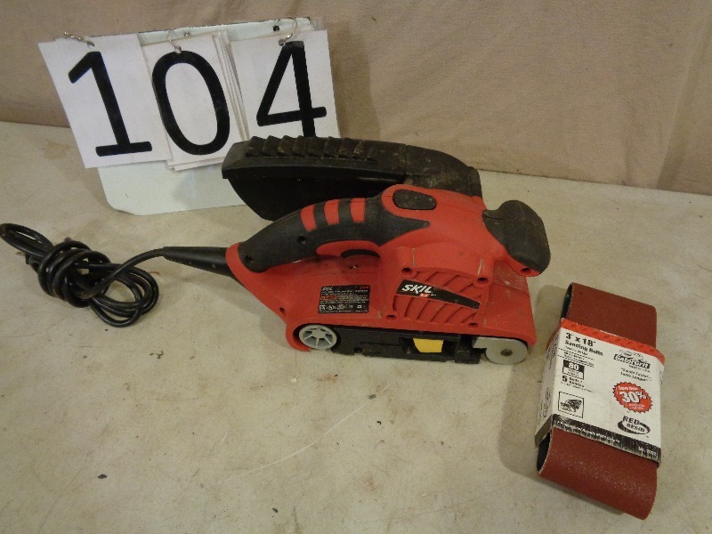 lot 104 image: Skil Belt Sander