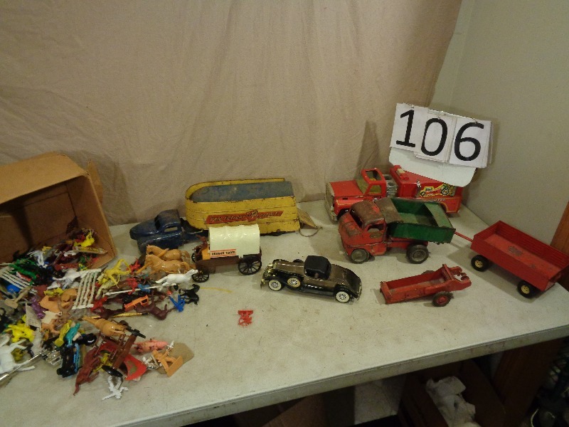lot 106 image: Vintage Toys