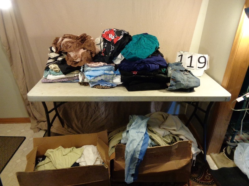 lot 119 image: Large Lot of Womens Clothing