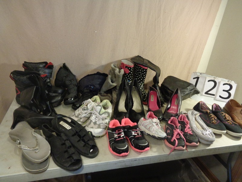 lot 123 image: Assorted Shoes