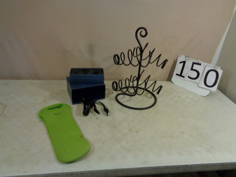 lot 150 image: Wine Accessories