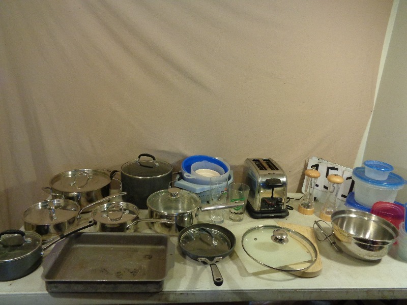 lot 151 image: Kitchen Items