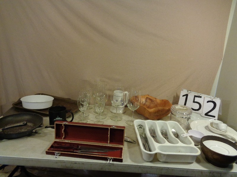 lot 152 image: Kitchen Items