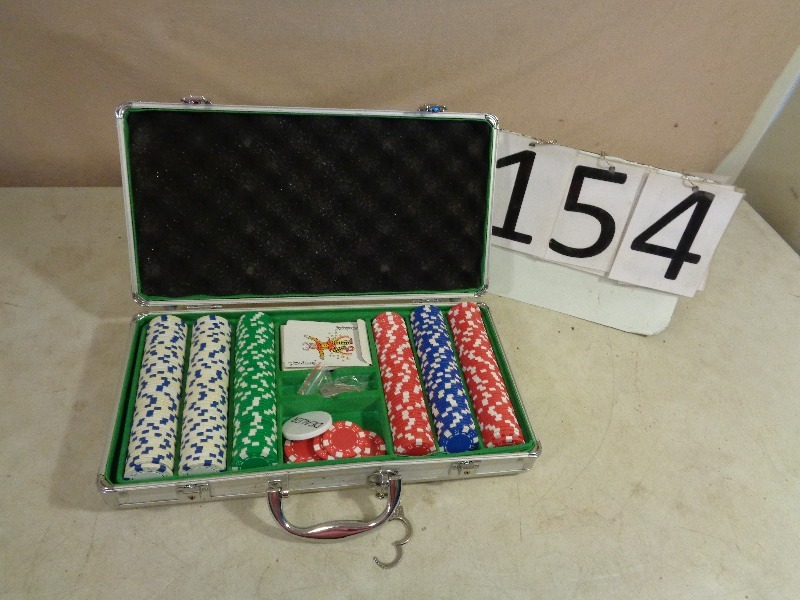 lot 154 image: Poker Chip Set in Case