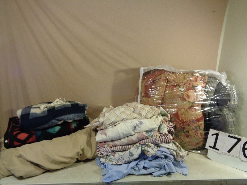 lot 176 image: Assorted Linens