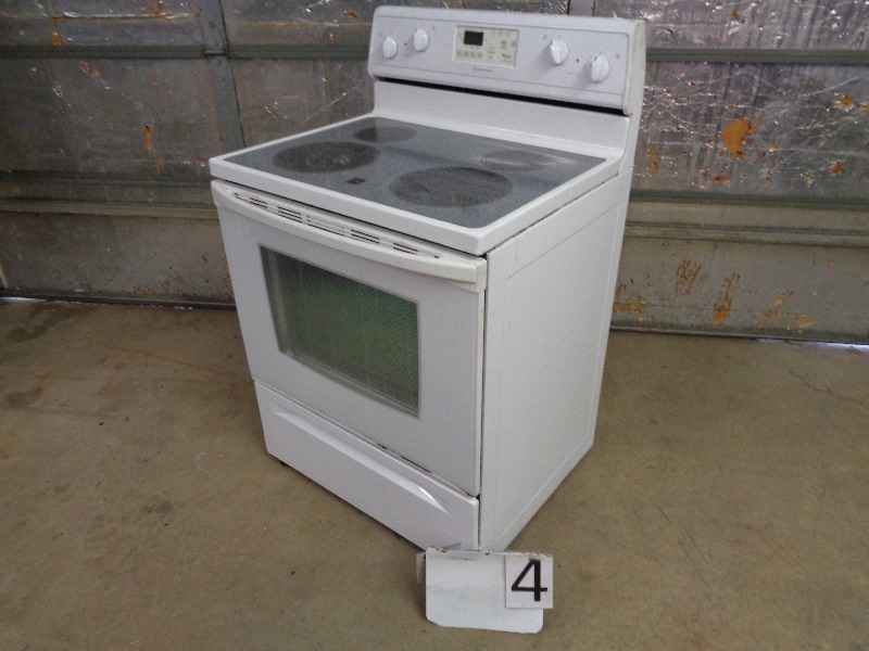 lot 4 image: Whirlpool Electric Range  Oven