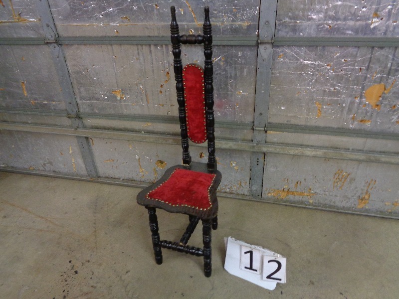 lot 12 image: Very Neat Old Chair