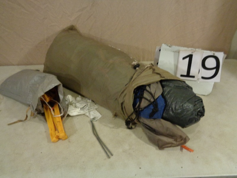 lot 19 image: Large Coleman Tent