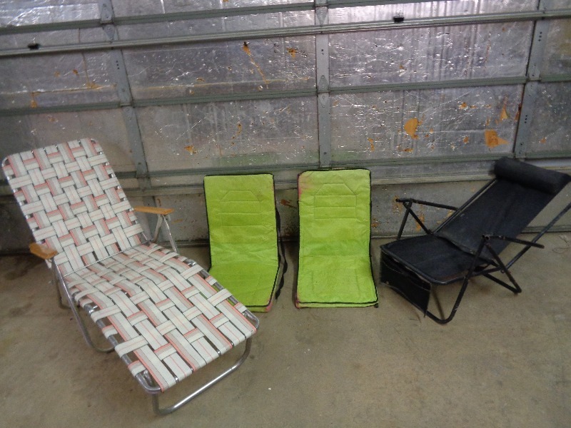 lot 21 image: 4 Assorted Lawn Chairs