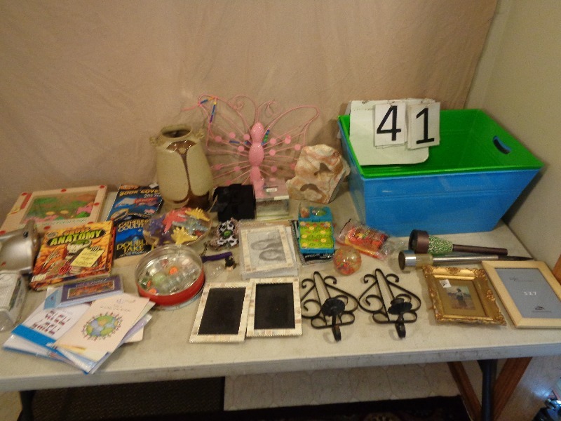 lot 41 image: Home Decor, Crafts, and More