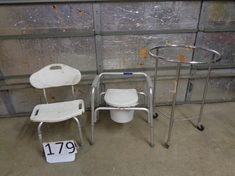 lot 179 image: Handicap Items and Clothing Rack