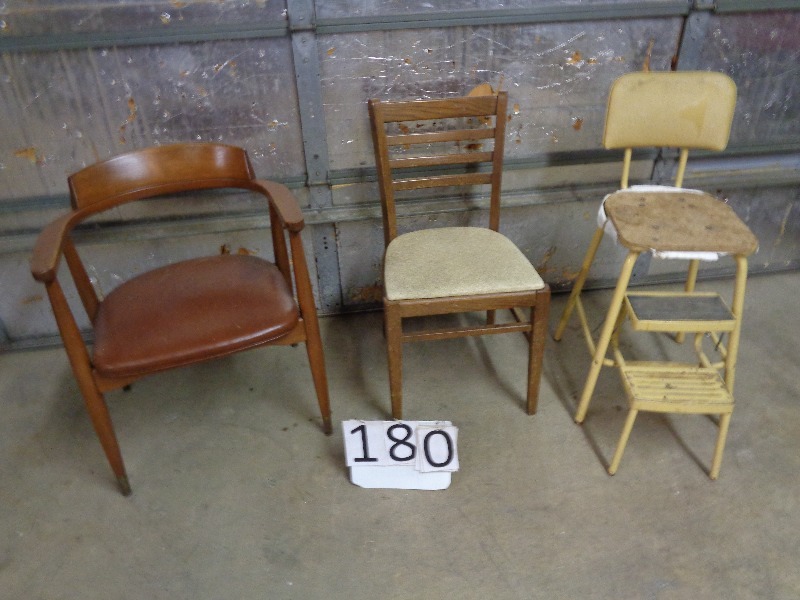 lot 180 image: Step Stool and 2 Chairs
