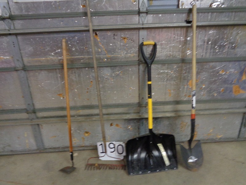 lot 190 image: Long Handled Tools