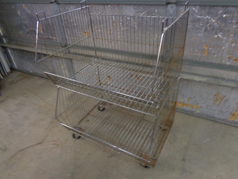 lot 61 image: Metal Basket on Wheels