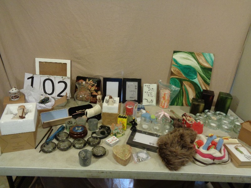 lot 102 image: Willowtree Figurines and More