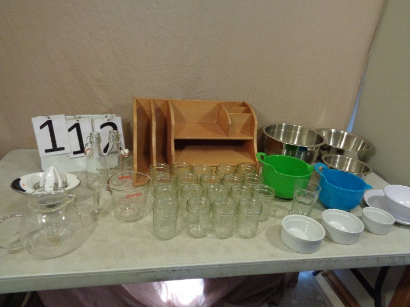 lot 112 image: Kitchen Items