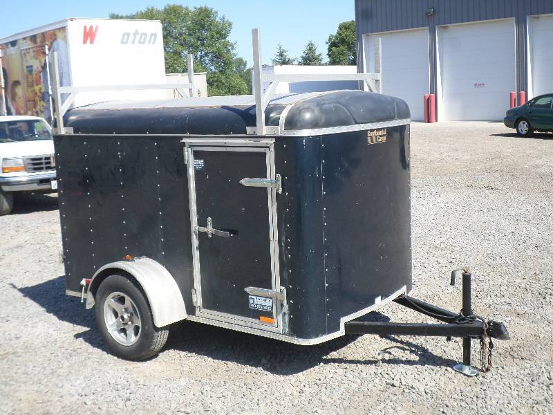 lot 2 image: 2001 Continental Cargo Single Axle ...