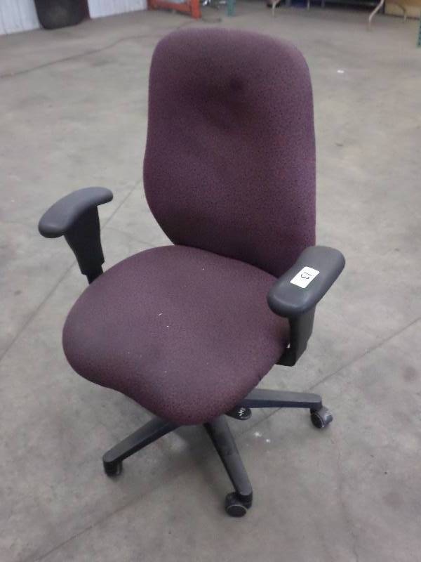 lot 13 image: Fully Adjustable High-Back Rolling ...