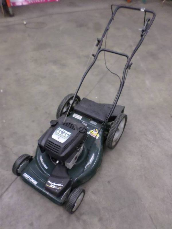 lot 61 image: Craftsman 22 Self-Propelled 6HP La...