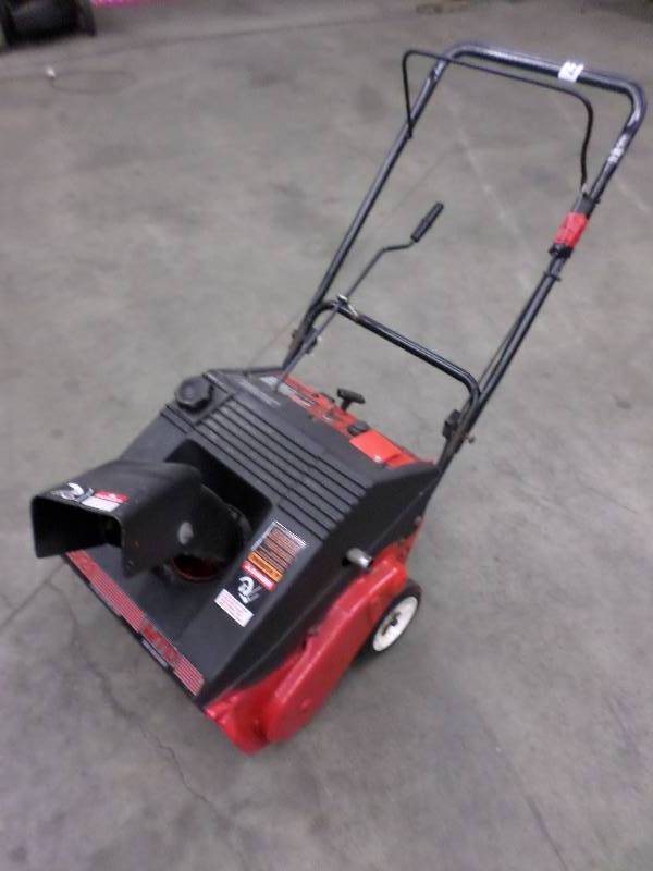lot 62 image: MTD 4.5HP 21 Electric Start Snowbl...