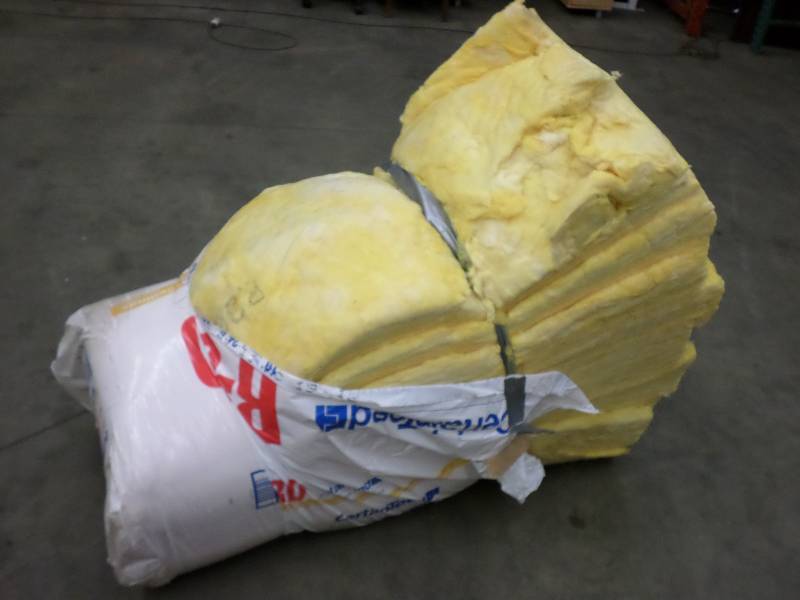 lot 71 image: Bundle Of Certainteed R-30 Insulati...