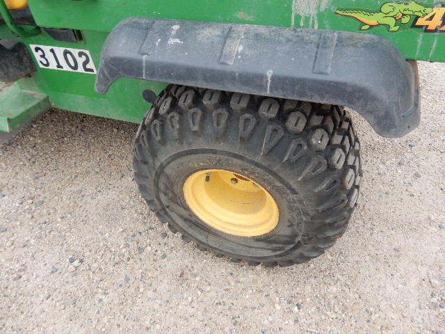 John Deere Gator 4 x 2