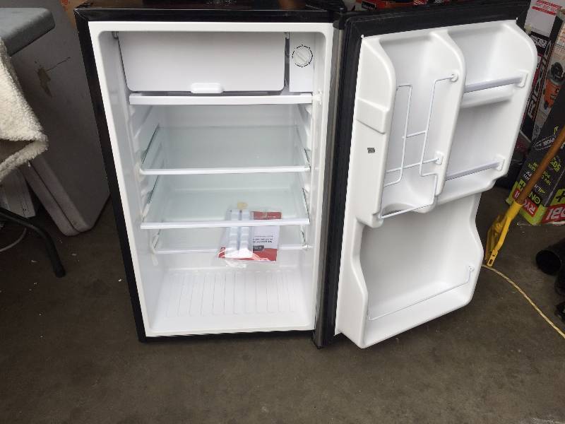 Magic Chef 3.5 CU Mini Fridge