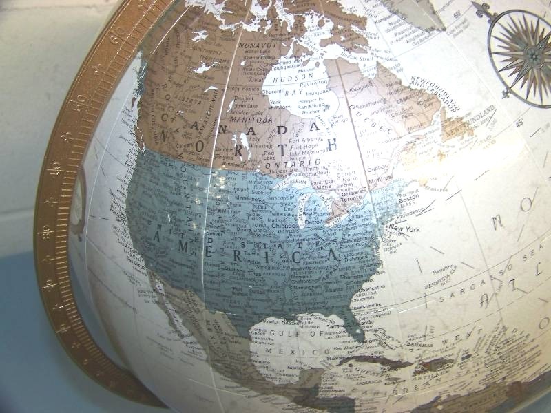 lot 40 image: Desktop  Office  School World Globe