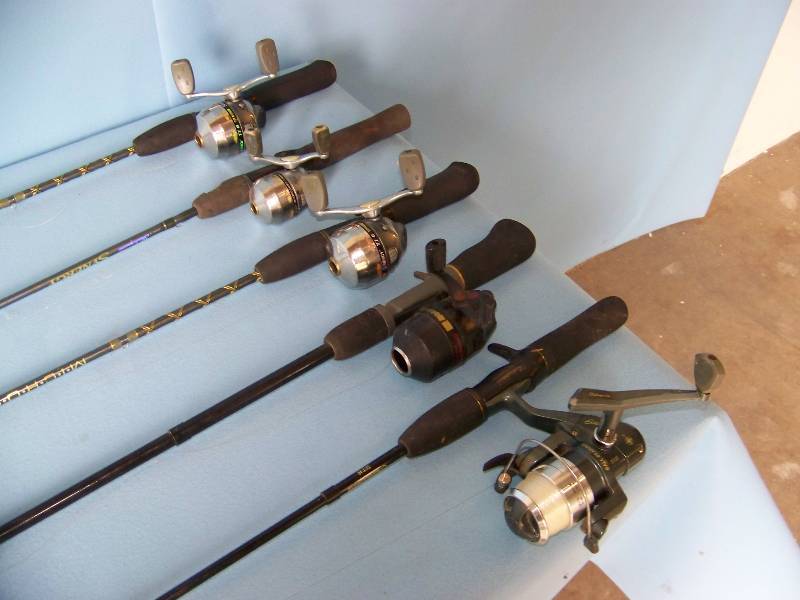 lot 30 image: (5) Fishing Poles  Rods and Reels