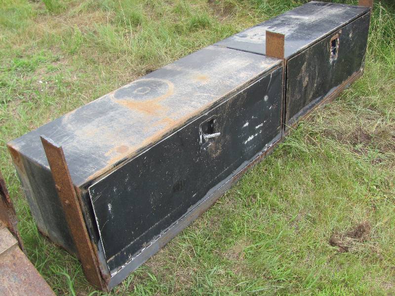 Truck tool box