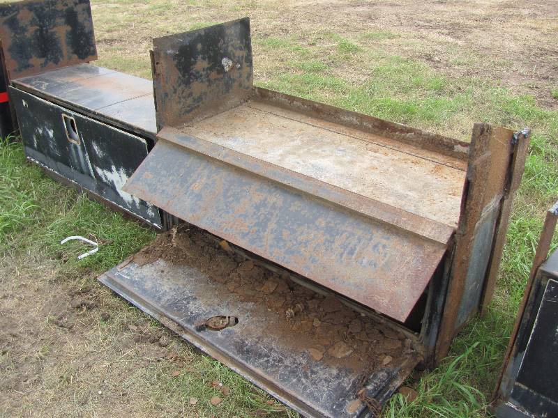 Truck tool box