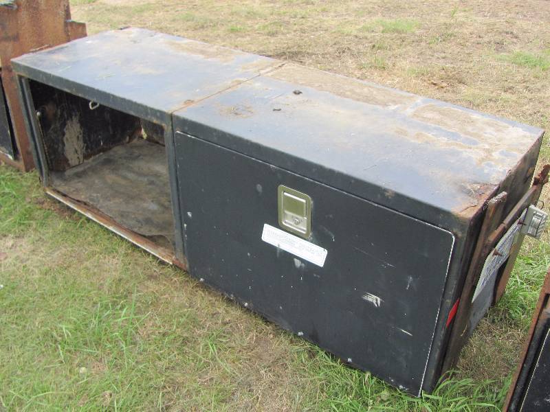 Truck tool box