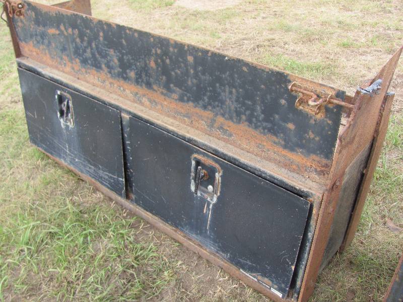 Truck tool box