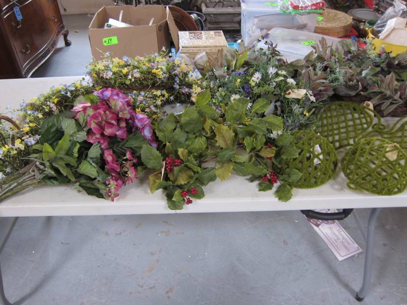 Decorative Wreaths & Flowers