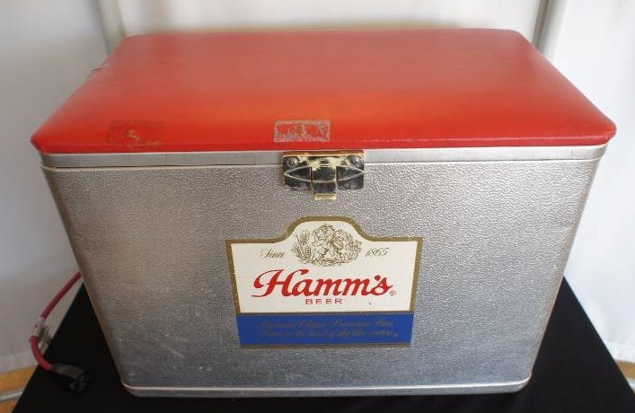 lot 3 image: Hamms Beer Cooler