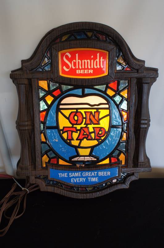 lot 8 image: Schmidt Beer on Tap Lighted Sign