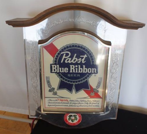 lot 13 image: Pabst Light Sign