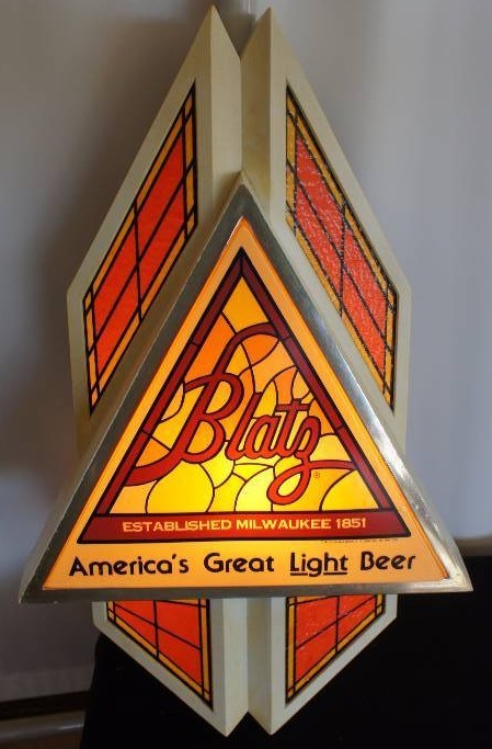 lot 16 image: Blatz Beer Lighted Sign