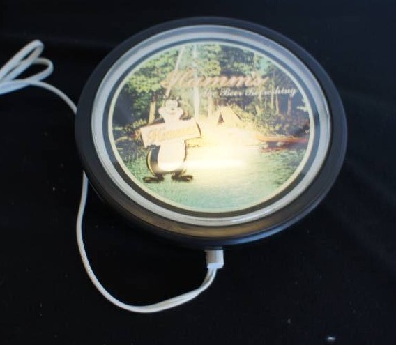 lot 31 image: Hamms Beer Bear Electric Clock
