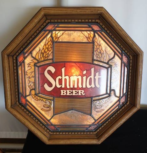 lot 35 image: Schmidt Beer Octagon Shaped Lighted Sign