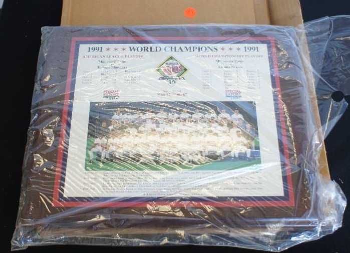 lot 66 image: 1991 World Champion Minnesota Twins Team Plaque