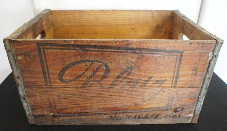lot 77 image: Blatz Beer Wooden Beer Crate