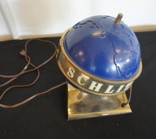lot 81 image: Schlitz World Lighted Sign