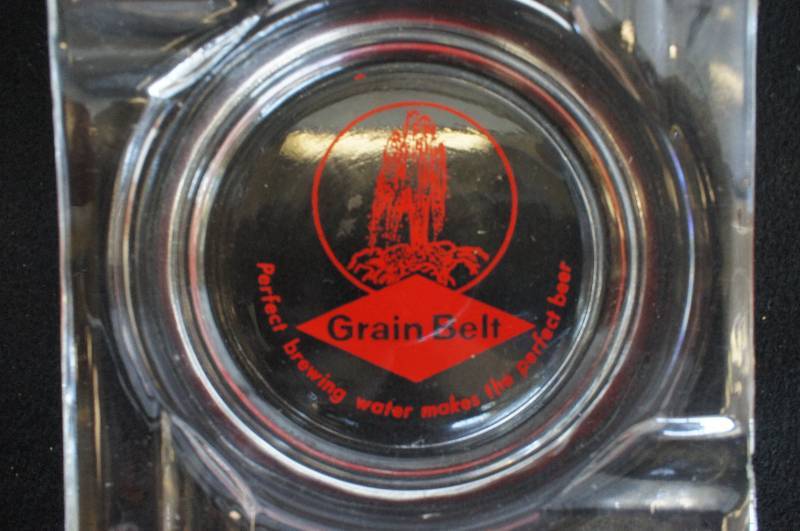 lot 102 image: Grain Belt Fountain Glass Ashtray