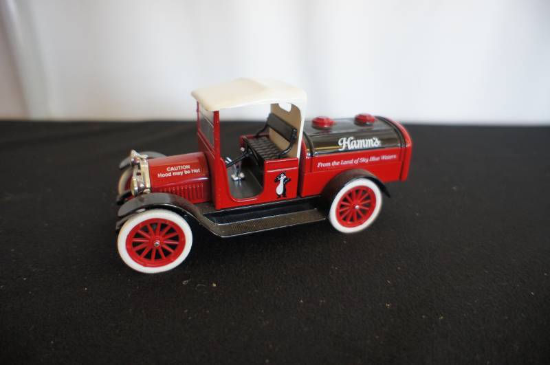 lot 120 image: Hamms 1916 Studebaker Coin Bank